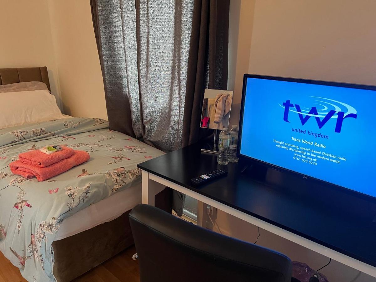 The Grande - Close To London & Next To Northfield Tube Station * Hanwell